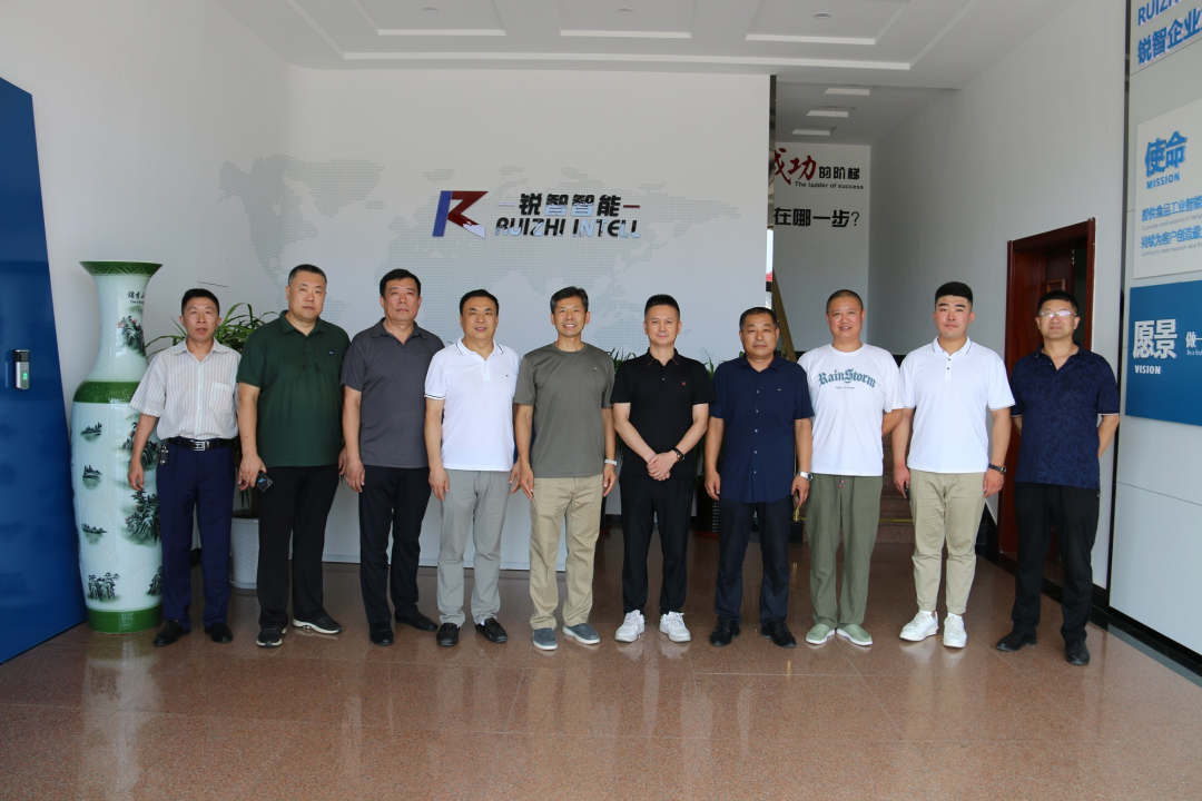 萊西市工商聯黨組書記張偉，副主席隋高峰帶領萊西市優秀軍創企業家一行蒞臨銳智參觀指導！