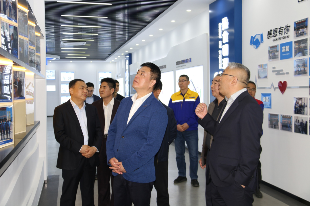 青島市政協(xié)副主席、市工商聯(lián)主席崔作一行蒞臨銳智股份調(diào)研考察 青島市政協(xié)副主席、市工商聯(lián)主席崔作一行蒞臨銳智股份調(diào)研考察