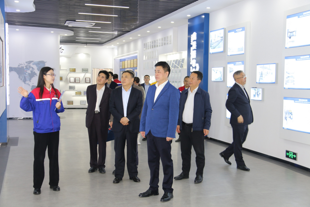青島市政協(xié)副主席、市工商聯(lián)主席崔作一行蒞臨銳智股份調(diào)研考察 青島市政協(xié)副主席、市工商聯(lián)主席崔作一行蒞臨銳智股份調(diào)研考察